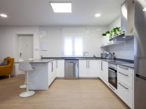 Casa moderna con piscina, barbacoa y terraza cerca del Salto del Usero, perfecta para familias y amigos - ES-220-27